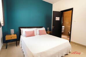 1 bedroom, iron/ironing board, travel cot, WiFi - A penthouse in the heart of St Julians (San Ġiljan)