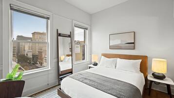 3 slaapkamers, een strijkplank/strijkijzer, gratis wifi, beddengoed