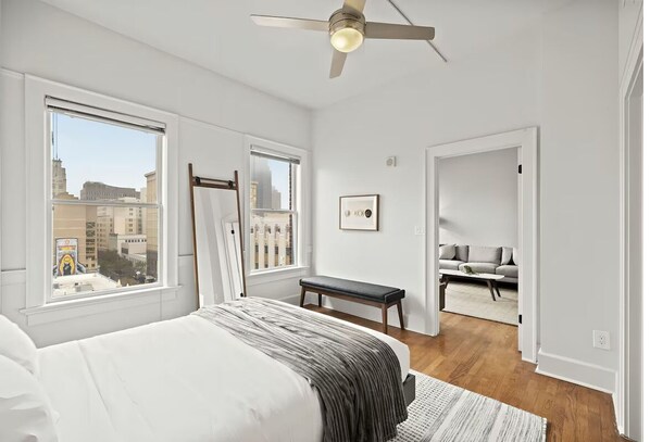 1 habitación, tabla de planchar con plancha, wifi gratis y ropa de cama 