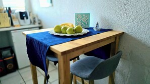 Dormitorio condiviso, 1 camera da letto, fumatori, balcone | Sala da pranzo