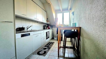 Shared Dormitory, 1 Bedroom, Smoking, Balcony | Interior