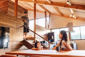 Villa Deluxe | Aire de séjour | Téléviseur ACL de 65 po avec télévision numérique, Netflix