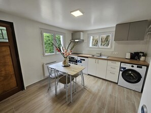 Kühlschrank, Mikrowelle, Ofen, Geschirrspüler