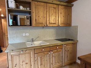 Microwave, stovetop, dishwasher, coffee/tea maker