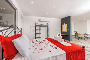 9 bedrooms, iron/ironing board, Internet