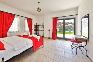9 bedrooms, iron/ironing board, Internet