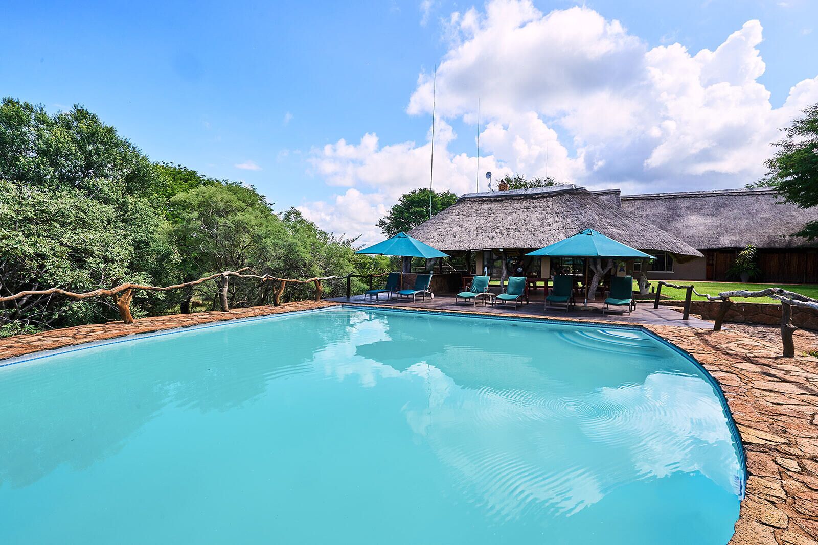 Kolam renang outdoor