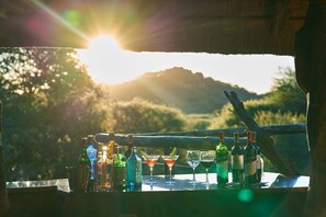 Bar en bord de piscine
