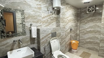 Club Room | Bathroom