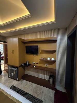 Club Room - Hotel Lotus (Kanpur)