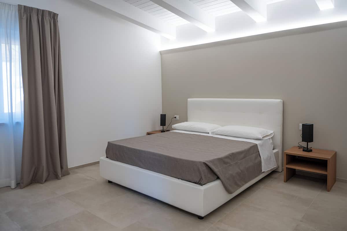 Standard Double or Twin Room | In-room safe, blackout drapes, free WiFi, bed sheets