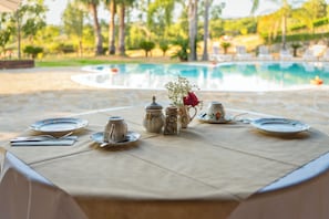 Free daily buffet breakfast