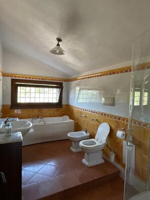 Family Room | Bathroom