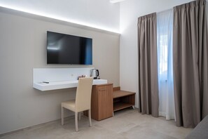 Standard-Doppel- oder -Zweibettzimmer | Zimmersafe, Verdunkelungsvorhänge, kostenloses WLAN, Bettwäsche