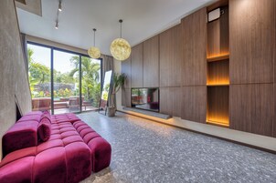 Villa Signature | Zona de estar | Una Smart TV