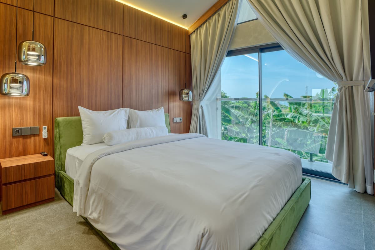 In-room safe, desk, blackout curtains, free WiFi