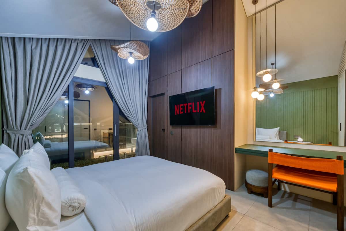 In-room safe, desk, blackout curtains, free WiFi