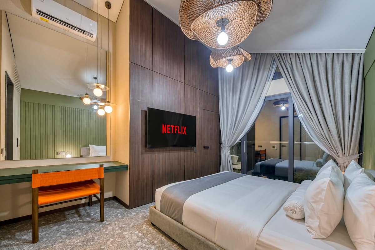 In-room safe, desk, blackout curtains, free WiFi