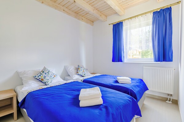 3 chambres, fer et planche à repasser, Wi-Fi, draps fournis