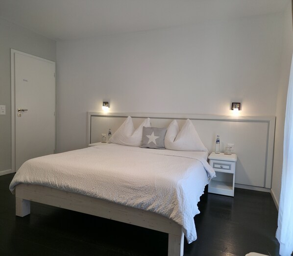 Dreibettzimmer | Kostenloses WLAN, Bettwäsche