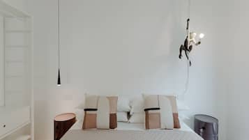 3 bedrooms, desk, iron/ironing board, travel crib