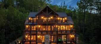 Blackberry Ridge Retreat ~ Indoor Pool, Hot Tub, Firepit & More!