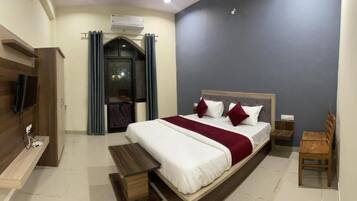 Laptop workspace, free WiFi