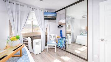1 habitación, tabla de planchar con plancha, wifi gratis y ropa de cama