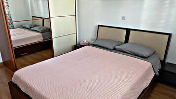 3 Schlafzimmer, Schreibtisch, schallisolierte Zimmer