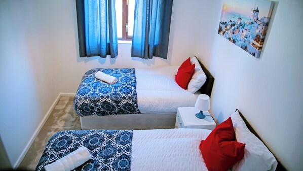 3 chambres, fer et planche à repasser, Wi-Fi gratuit, draps fournis