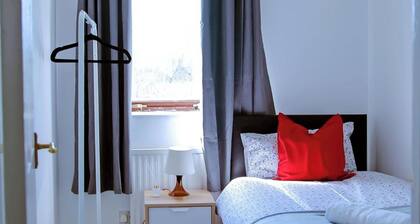 Tranquil 3B House- Sleeps 6, Garden & Free Parking