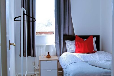 Tranquil 3B House- Sleeps 6, Garden & Free Parking