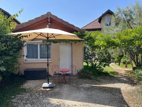 Saint-Jorioz, charming detached cottage.