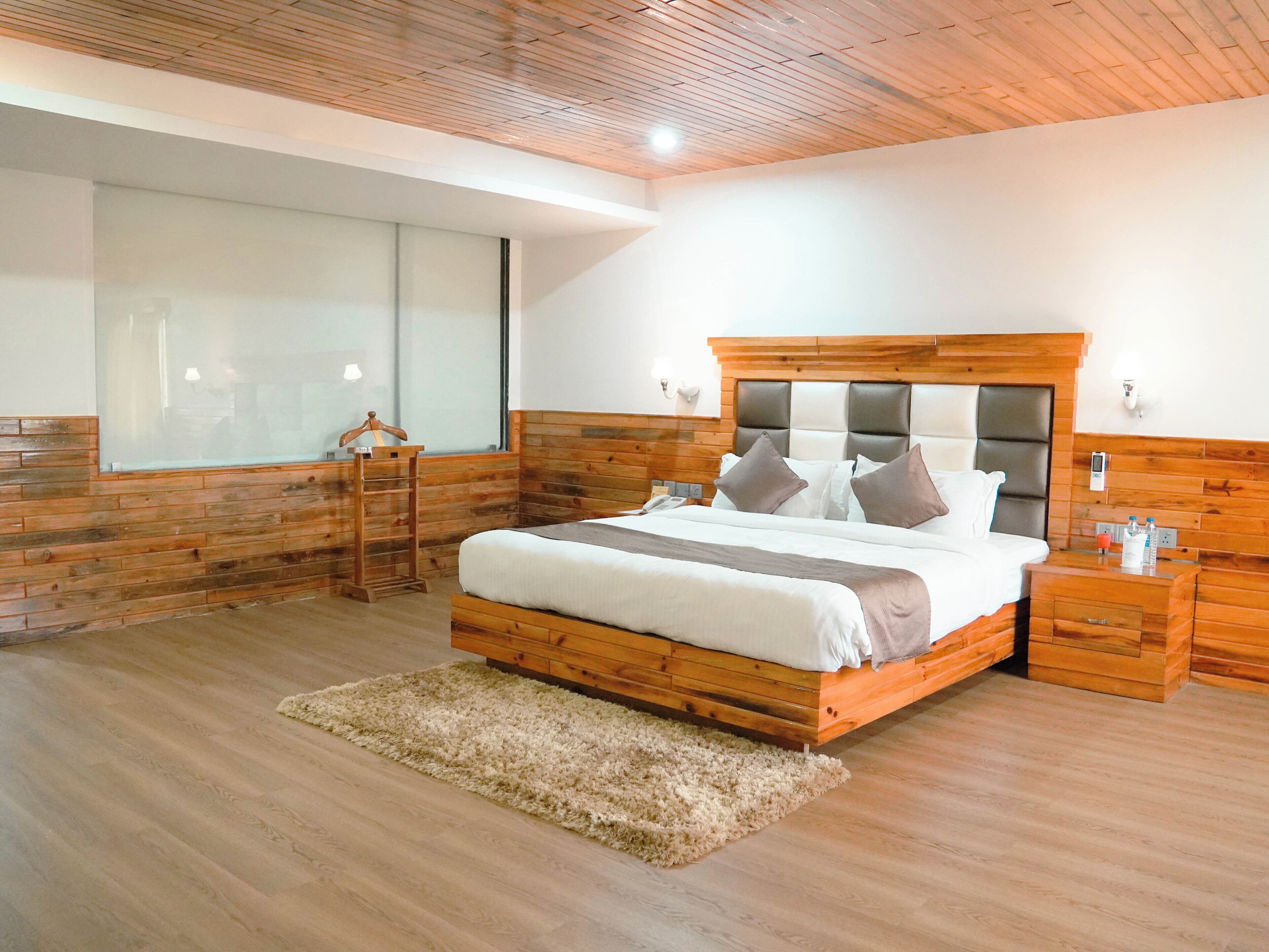 Executive-suite | Senge med madrasser af memory foam, minibar, skrivebord