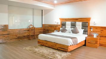 Executive Suite | Busa memori, bar mini, meja, ruang kerja komputer riba