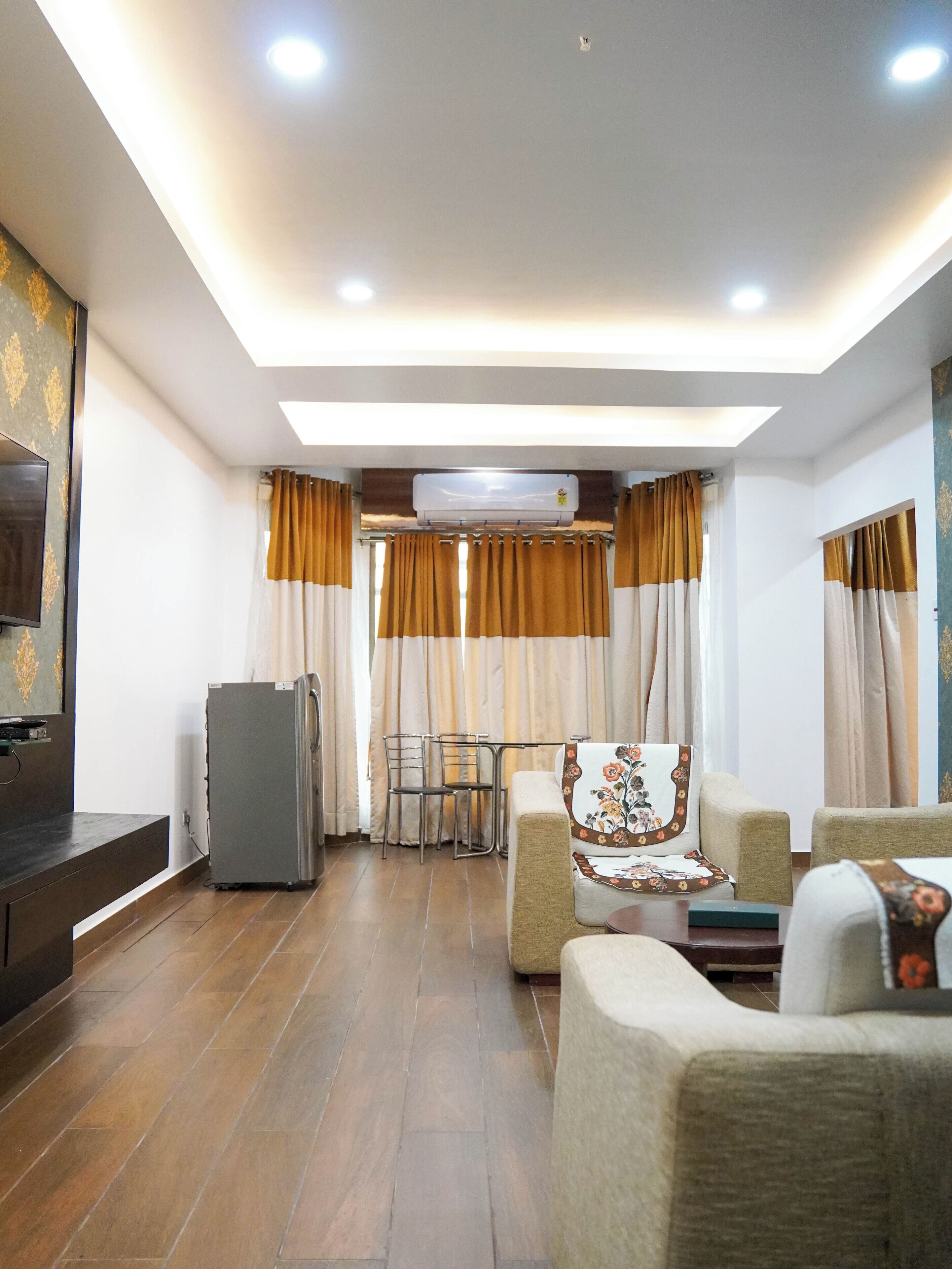 Grand-suite | Senge med madrasser af memory foam, minibar, skrivebord