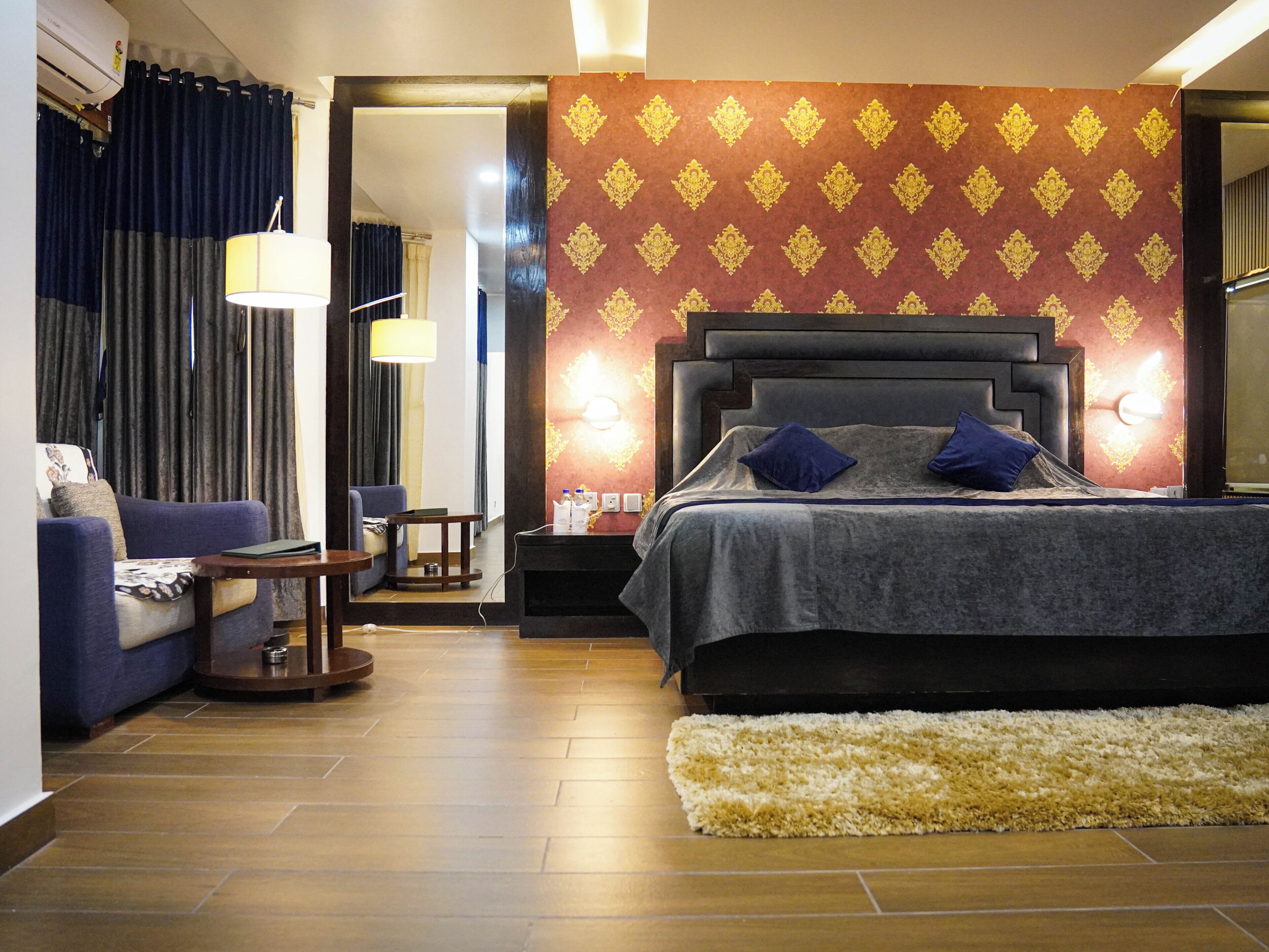 Suite Grand | Busa memori, minibar, meja kerja, dan ruang kerja ramah laptop