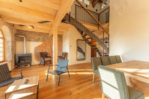 HexenburgbeiDresden 4 Zimmer Architektengaleriewohnung mit Whirlwanne, Kamin und Balkon - Nähe Sächsische Schweiz