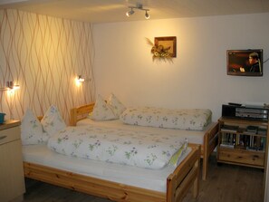 2 chambres, fer et planche à repasser, Wi-Fi, draps fournis