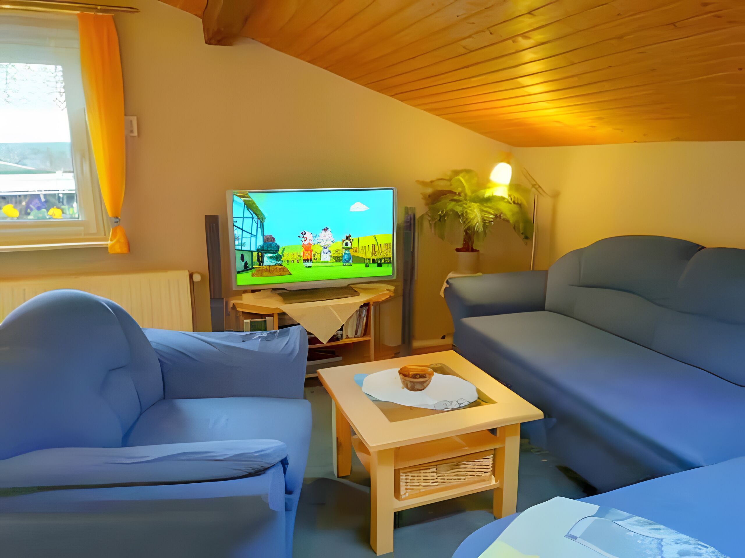 Televisie, een dvd-speler en een stereo