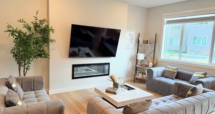 Family Friendly| Spacious|King Bed| Wifi|Sleeps 12