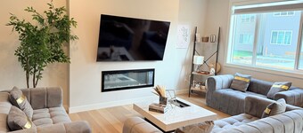 Family Friendly| Spacious|King Bed| Wifi|Sleeps 12