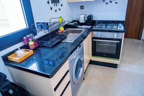 Micro-ondes, four, plaque de cuisson, lave-vaisselle