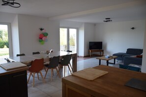 Dining - 'Le Paradis de Bornachon': Country Cottage with Mountain Views (Sillingy)