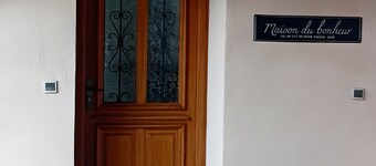 Villa 'Le Paradis' with Mountain View, Private Terrace and Private Garden