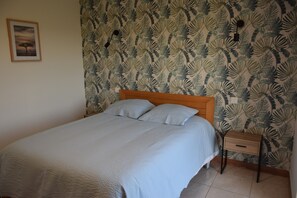 3 bedrooms, bed sheets - 'Le Paradis de Bornachon': Country Cottage with Mountain Views (Sillingy)