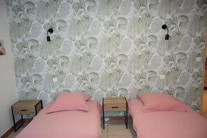 3 bedrooms, bed sheets