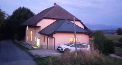 Villa 'Le Paradis' with Mountain View, Private Terrace and Private Garden