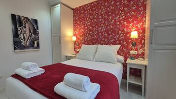 2 bedrooms, iron/ironing board, bed sheets