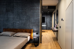 1 habitación, tabla de planchar con plancha, wifi gratis y ropa de cama